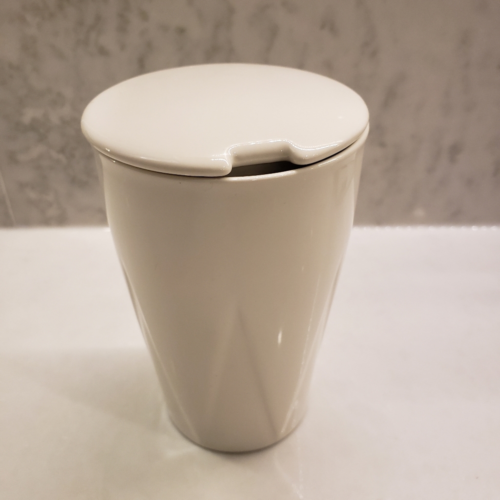 Ceramic white Tea Forte cup and lid